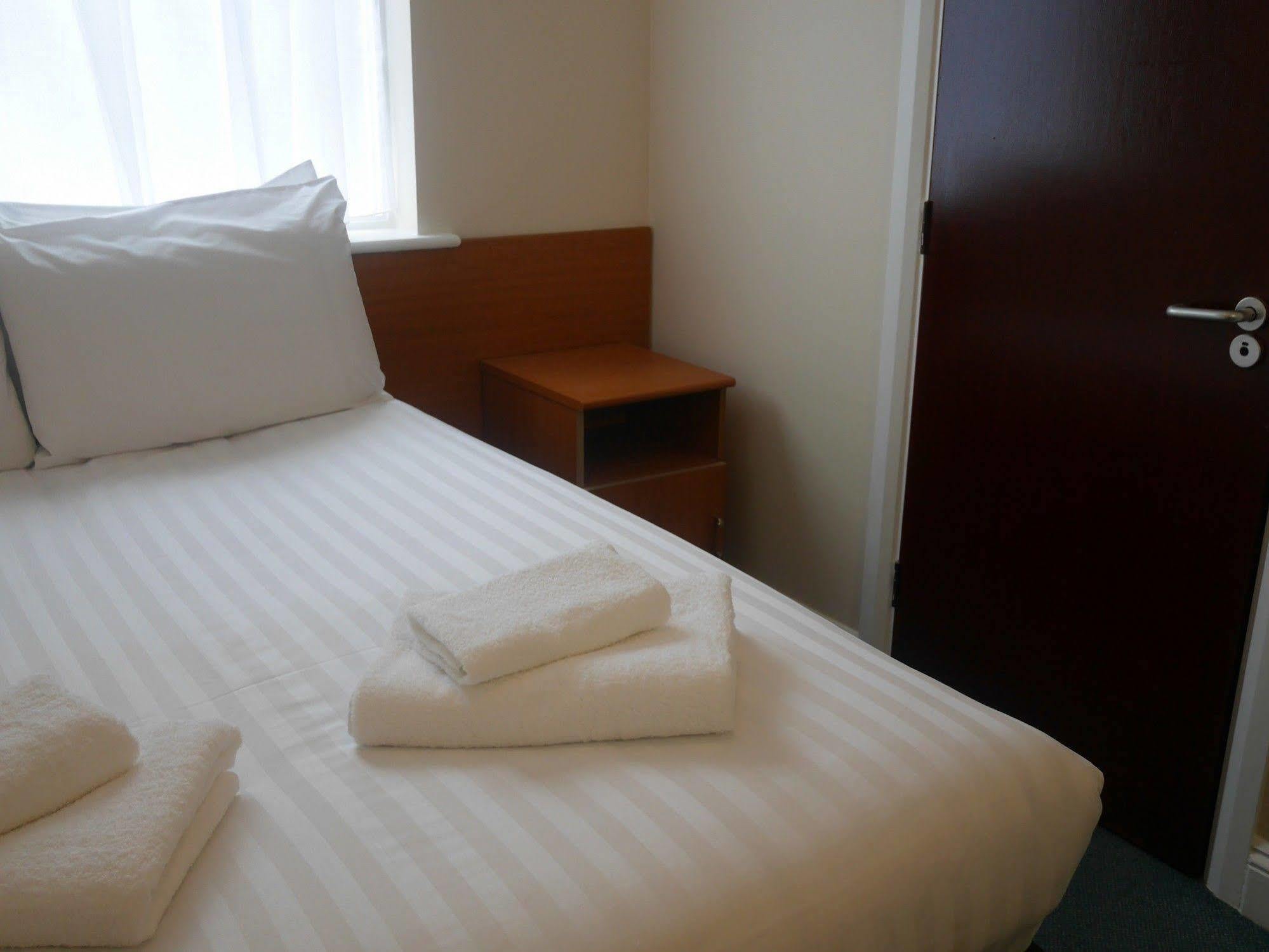 Sk Heathrow Hotel 海斯 外观 照片