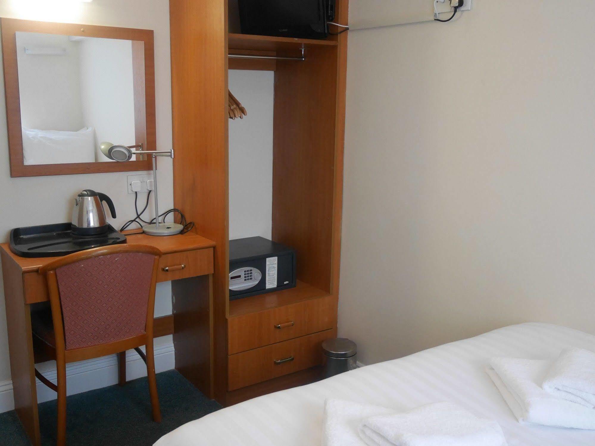 Sk Heathrow Hotel 海斯 外观 照片