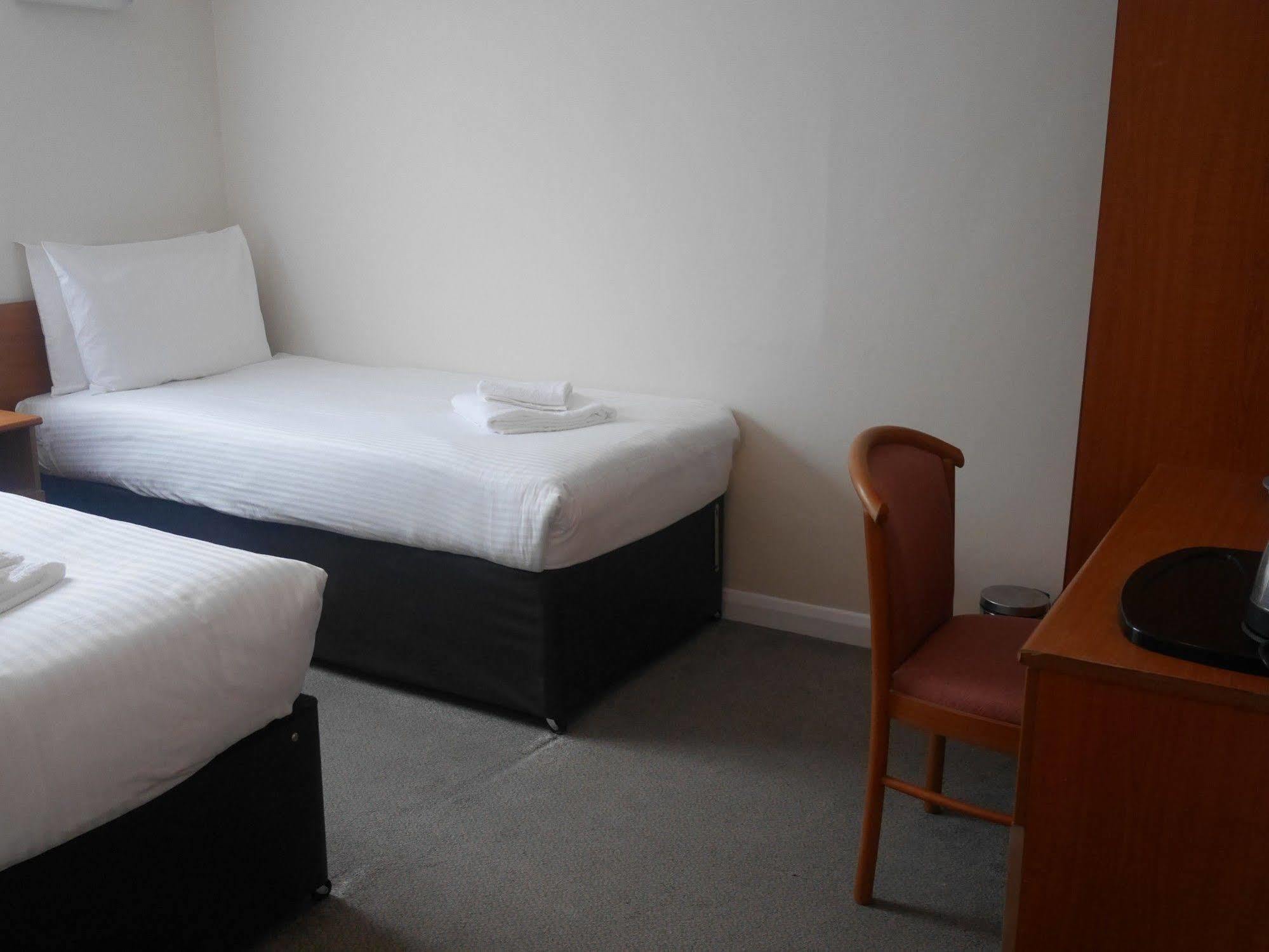 Sk Heathrow Hotel 海斯 外观 照片