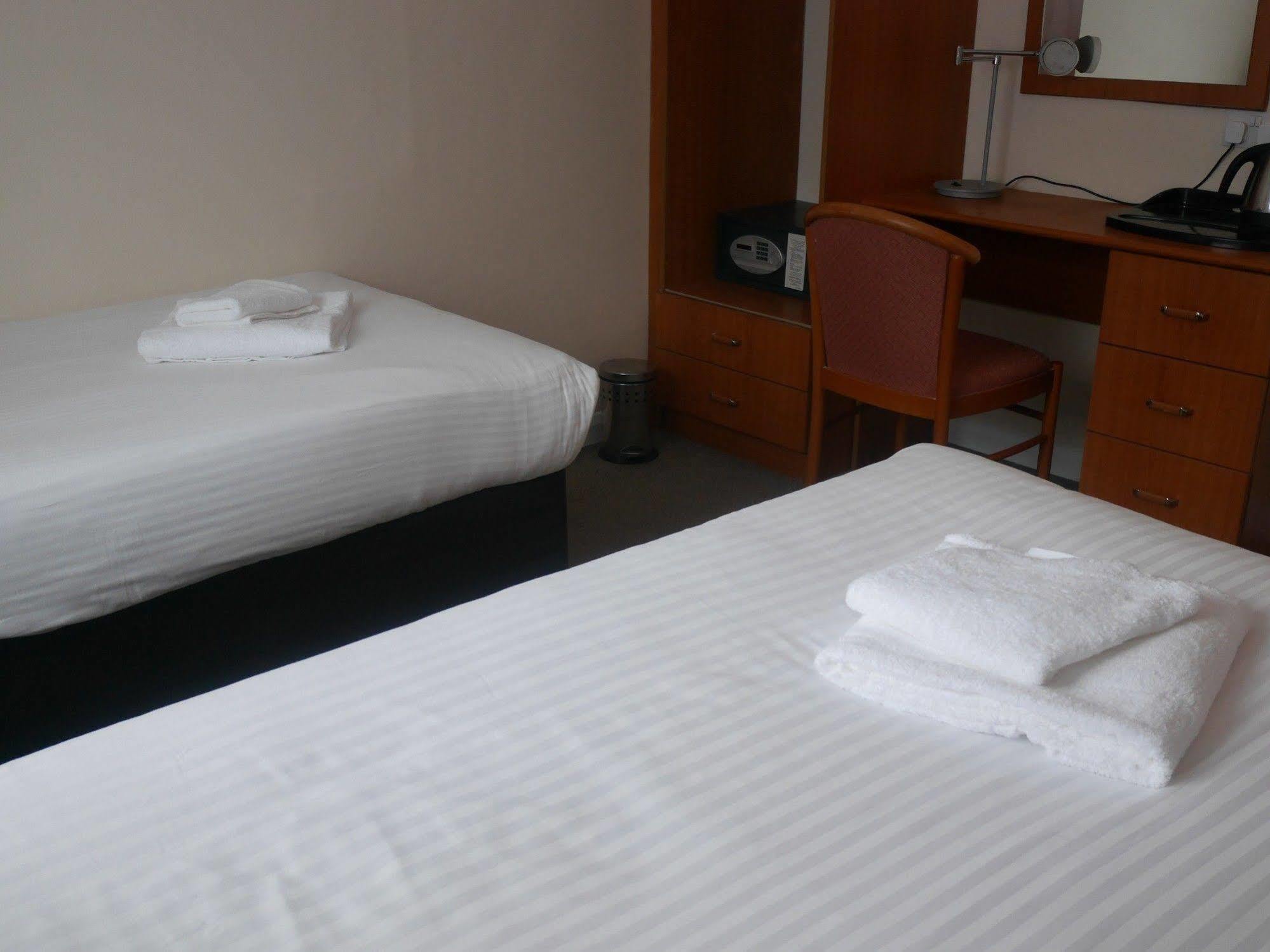 Sk Heathrow Hotel 海斯 外观 照片