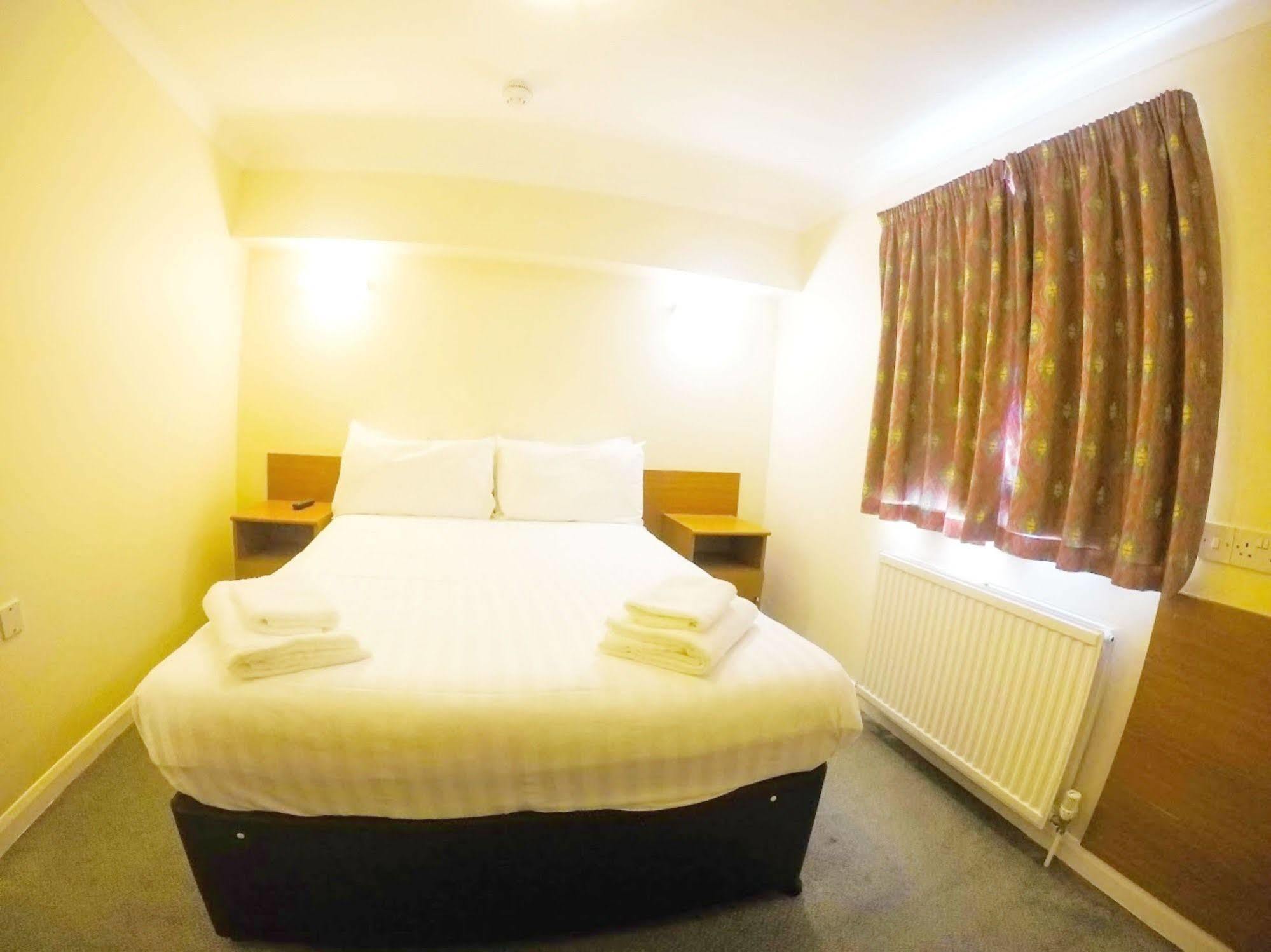 Sk Heathrow Hotel 海斯 外观 照片